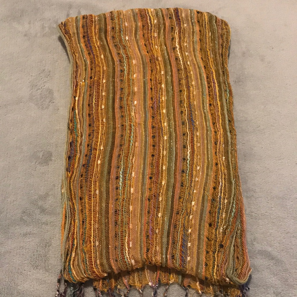 Metallic thread scarf - Picture 2 of 4